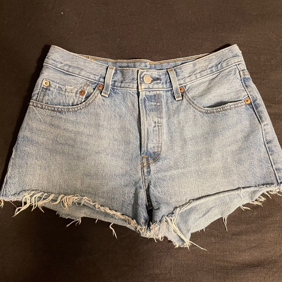 Levi 501 Jean Shorts - Picture 4 of 5
